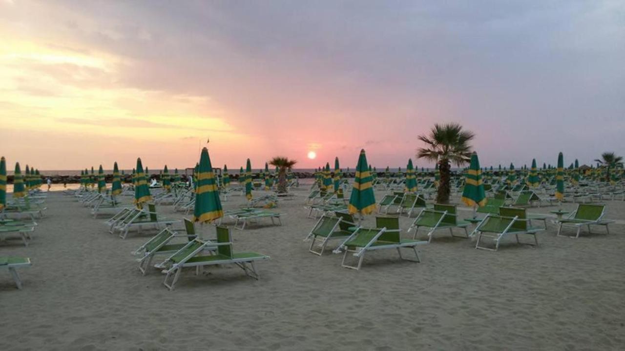 Hotel Acapulco Rimini Dış mekan fotoğraf